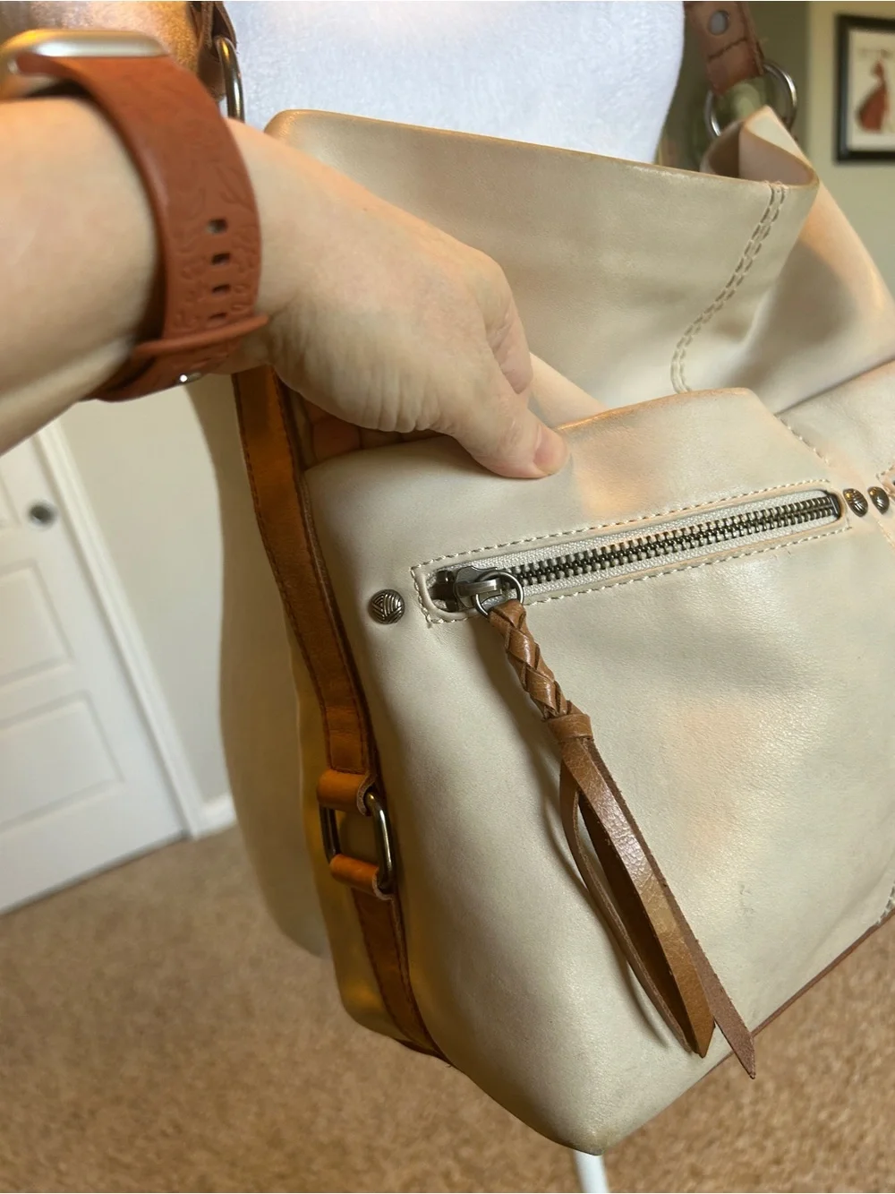 The Sak Ashland Leather Bucket Hobo Shoulder Bag Slouchy Boho Coastal Cream